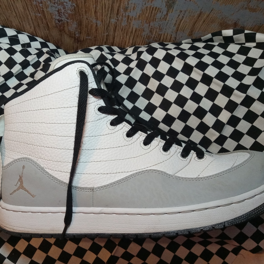 Size 13 - Jordan KO 23 White Wolf Grey. Very gently worn